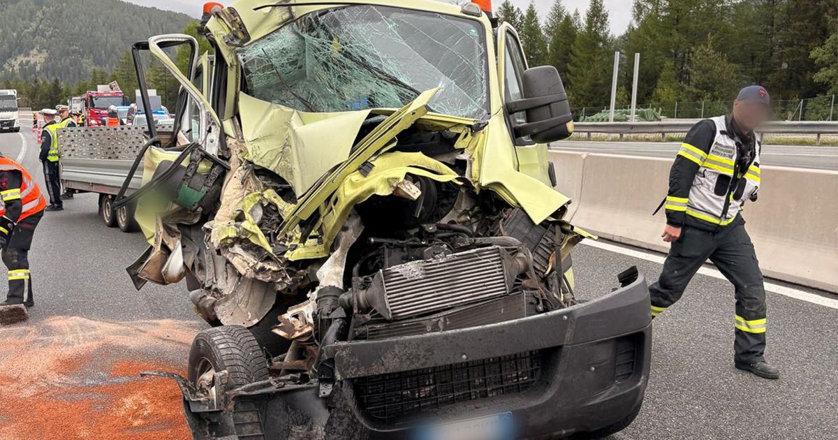Transporter-krachte-auf-der-A13-gegen-Lkw-Lenker-hatte-Gl-ck-im-Ungl-ck