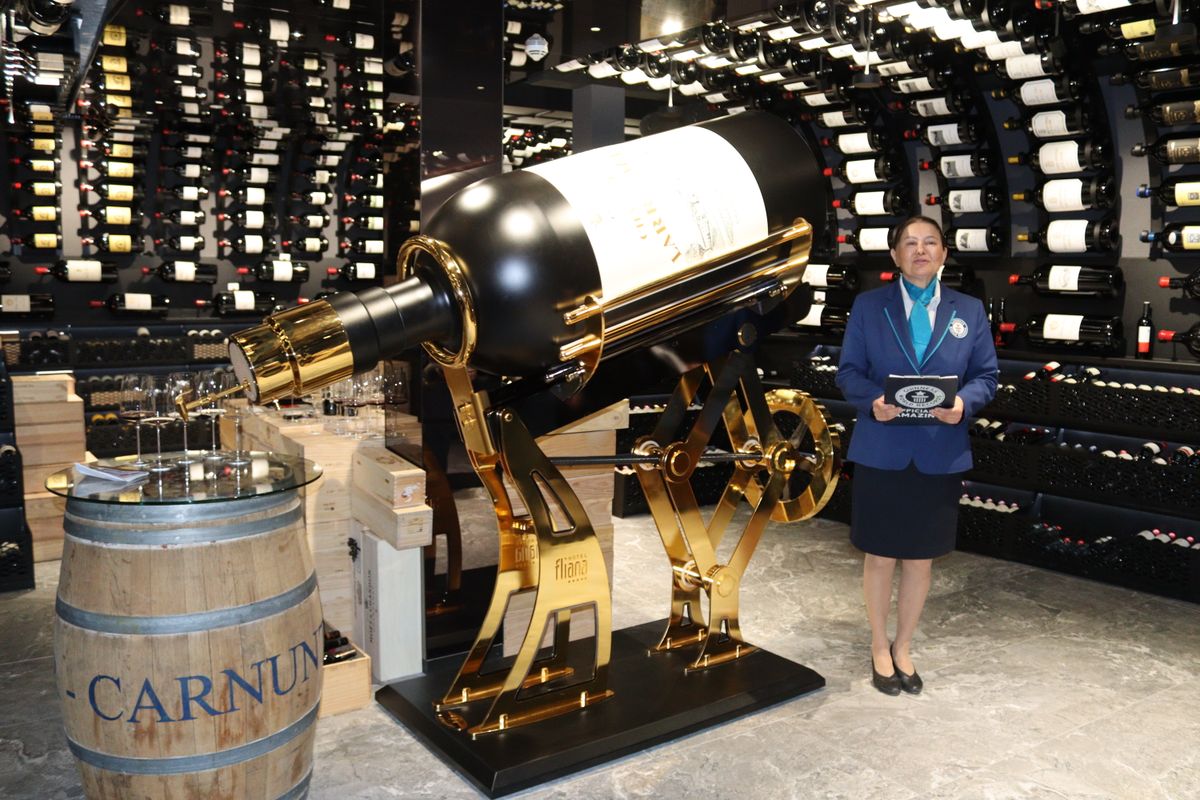 Mit Wahnsinns-Idee zum Weltrekord: Ischgl schreibt mit 379 Litern Wein Geschichte