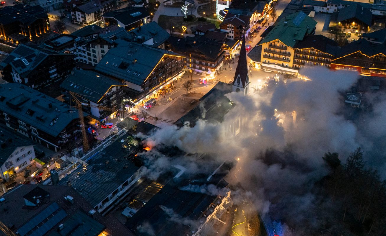 Großbrand bei Hotel Klosterbräu in Seefeld: 14 Feuerwehren kämpfen gegen die Flammen