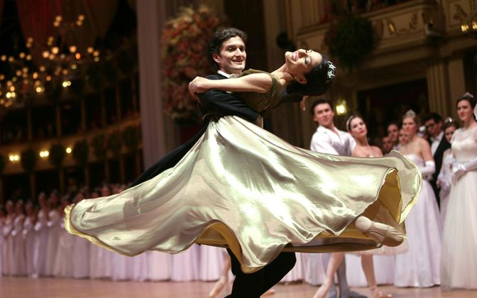 Mit dem "Kaiserwalzer" eröffnete das Staatsabllett seinen Auftritt - und Kaiserin Sisi war dabei.