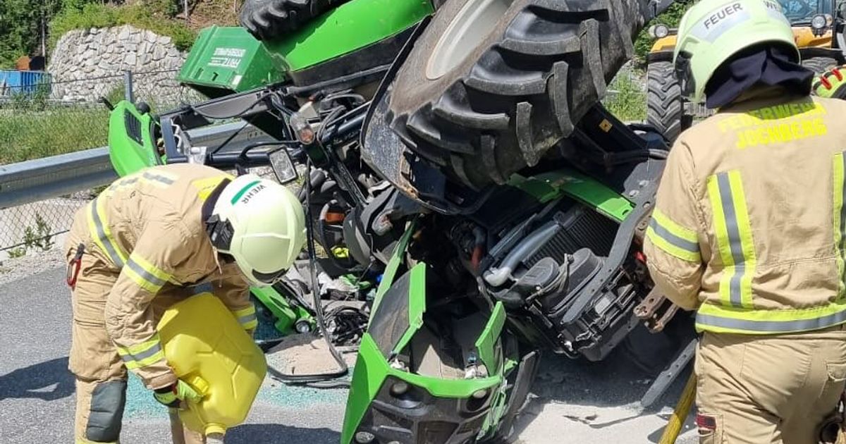 Traktor-st-rzt-ber-Mauer-Glimpflicher-Ausgang-bei-Unfall-in-Jochberg