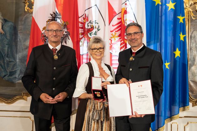 Für ihre Verdienste um hilfsbedürftige Menschen in Not erhielt Manuela Bliem aus Jenbach (Bezirk Schwaz) die Verdienstmedaille.