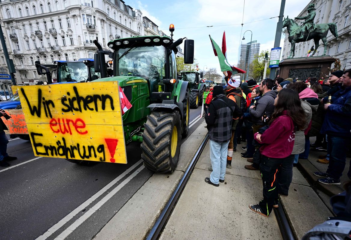 200 Traktoren bringen Politik unter Druck: Totschnig verspricht jetzt Entlastung