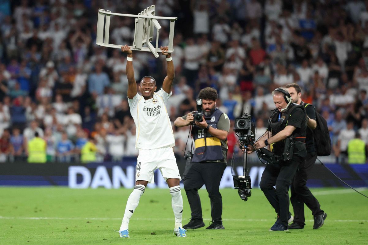 Ikonischer Jubel mit Klappstuhl und Standing Ovations für Alaba bei Real-Abschied