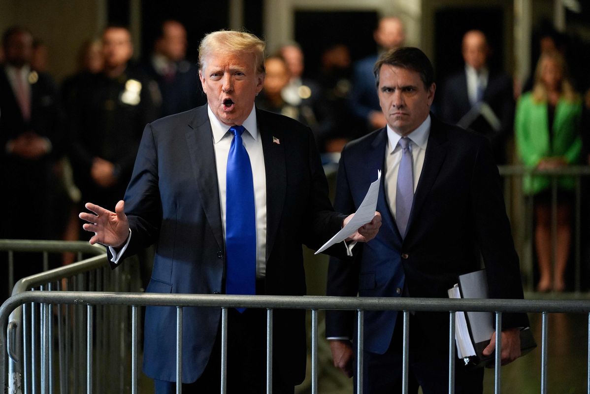 Wie Trump sich selbst und loyale Kriminelle aus der Staatskasse versorgt