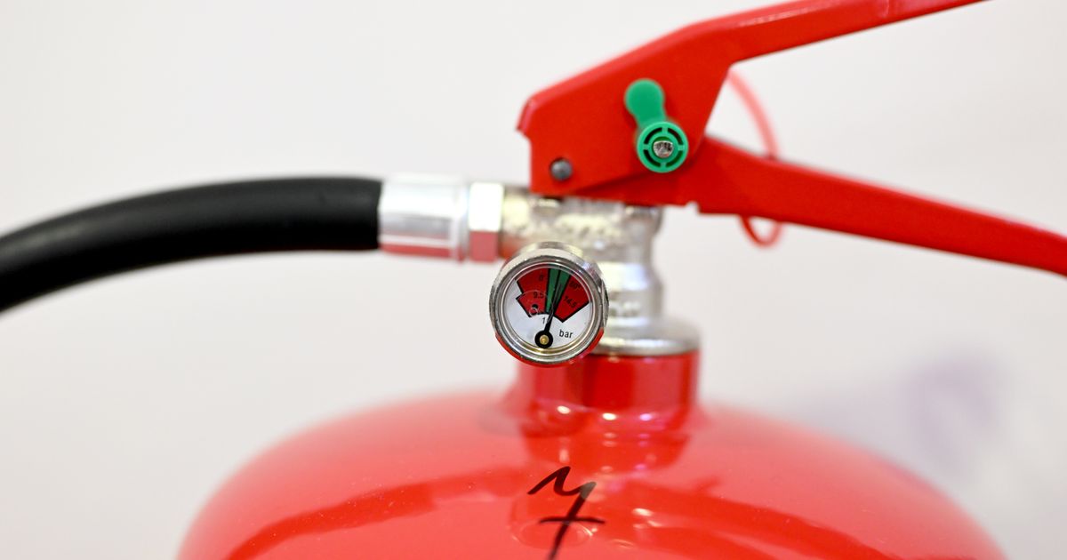 Auto-geriet-w-hrend-Fahrt-in-S-lden-in-Brand-Zeuge-organisierte-Feuerl-scher
