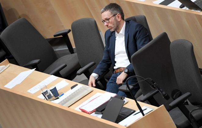 "Das einzige Ei, das der gackernde Haufen bis jetzt gelegt hat, ist die Steuerreform." ... FPÖ-Klubchef Herbert Kickl ist mit der türkis-grünen Bundesregierung unzufrieden. 