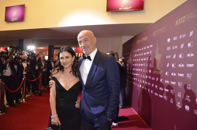 Der deutsche Schauspieler Heiner Lauterbach und Frau Viktoria amüsierten sich.
