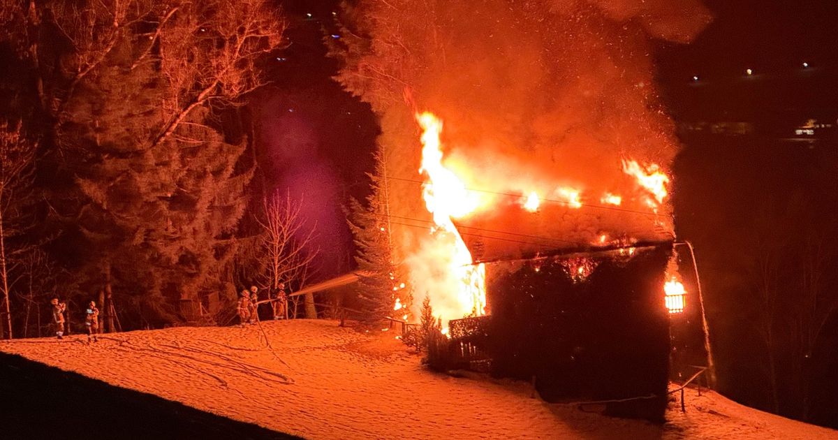 Gro-brand-bei-Ferienh-tte-in-Hart-im-Zillertal-84-J-hriger-entkam-den-Flammen