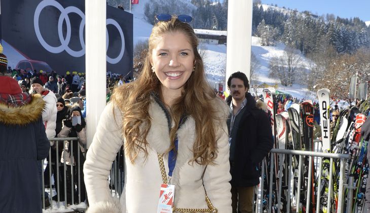Mittendrin im Skirennzirkus: Sängerin Viktoria Swarovski.
