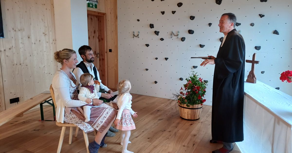 Schnell-mal-heiraten-auf-der-Tannheimer-H-tte-Gleich-sieben-Trauungen-auf-einen-Streich