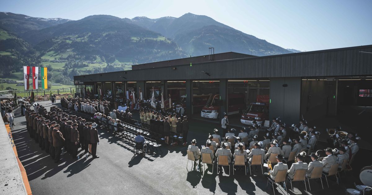 Neues-Feuerwehrhaus-in-F-gen-ist-fertig-und-setzt-neue-Ma-st-be