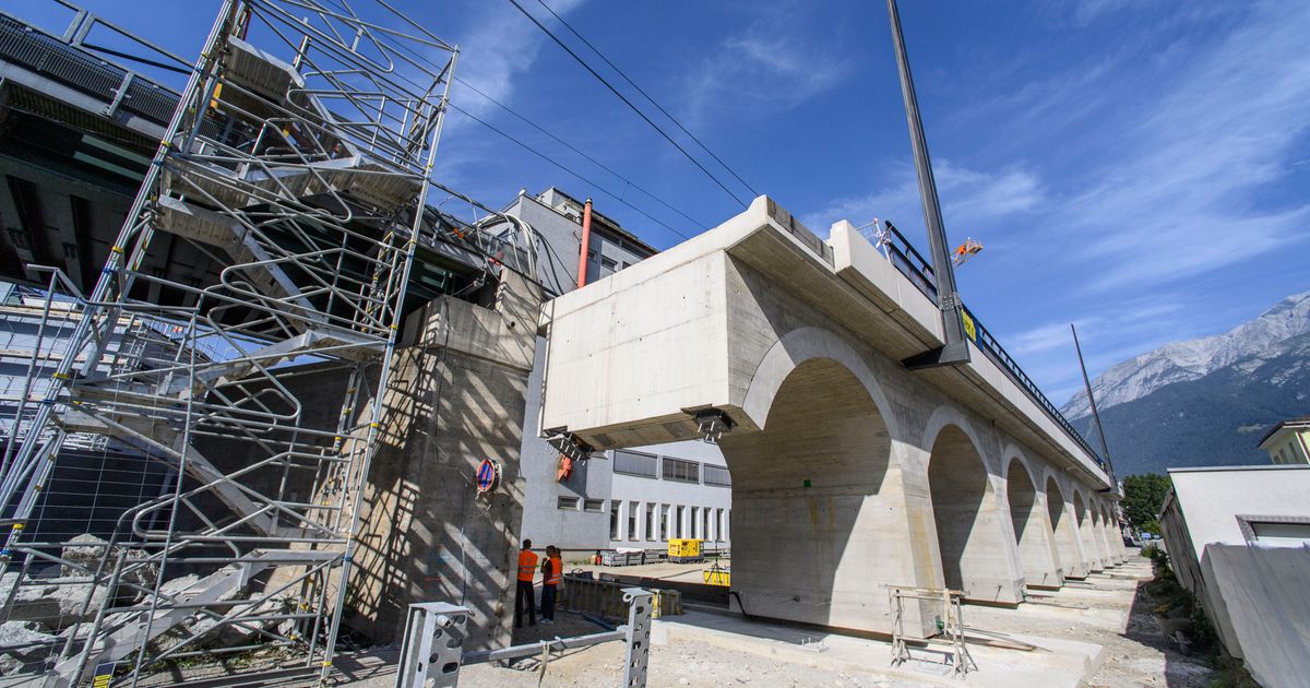 2000-Tonnen-Bauteil-eingeschoben-Kraftakt-der-BB-auf-der-Karwendelstrecke