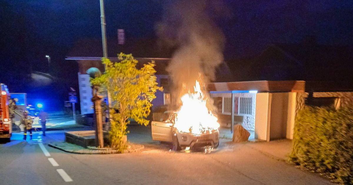 Auto-in-Reith-bei-Seefeld-fing-Feuer-Insassen-blieben-unverletzt