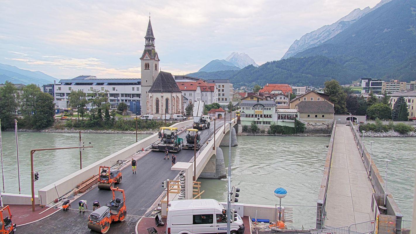 Schwaz feiert Wiedereröffnung der Steinbrücke: Zentrale Verkehrsader kehrt zurück