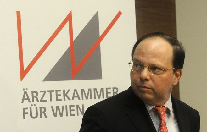 "In Wien erhält ein Hausarzt, der mit dem Privat-Pkw einen Hausbesuch bei einem Patienten macht, von der ÖGK derzeit 49 Euro brutto. Für so einen Betrag startet ein Installateur nicht einmal seinen Firmenwagen." ... Arme Ärzte, und Kammer-Präsident Thomas Szekeres leidet mit.