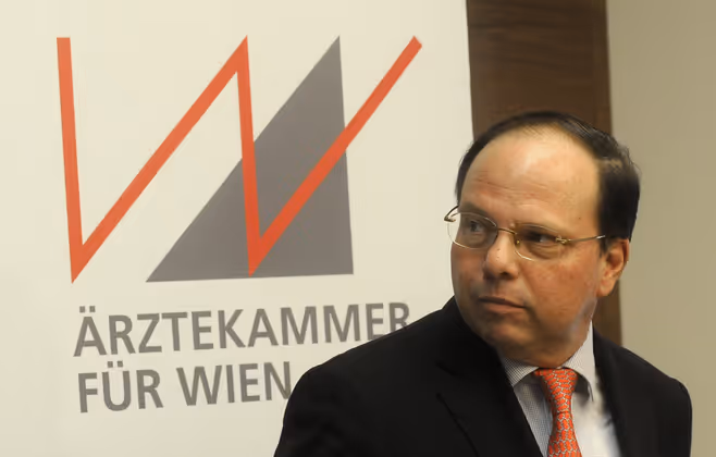 "In Wien erhält ein Hausarzt, der mit dem Privat-Pkw einen Hausbesuch bei einem Patienten macht, von der ÖGK derzeit 49 Euro brutto. Für so einen Betrag startet ein Installateur nicht einmal seinen Firmenwagen." ... Arme Ärzte, und Kammer-Präsident Thomas Szekeres leidet mit.