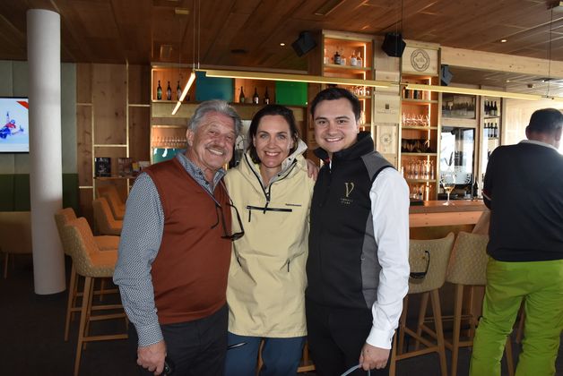 Verwallstuben-Wirte Stefan und Manni Fahrner (l.) mit Hotelierin Franziska Alber (Ullrhaus)