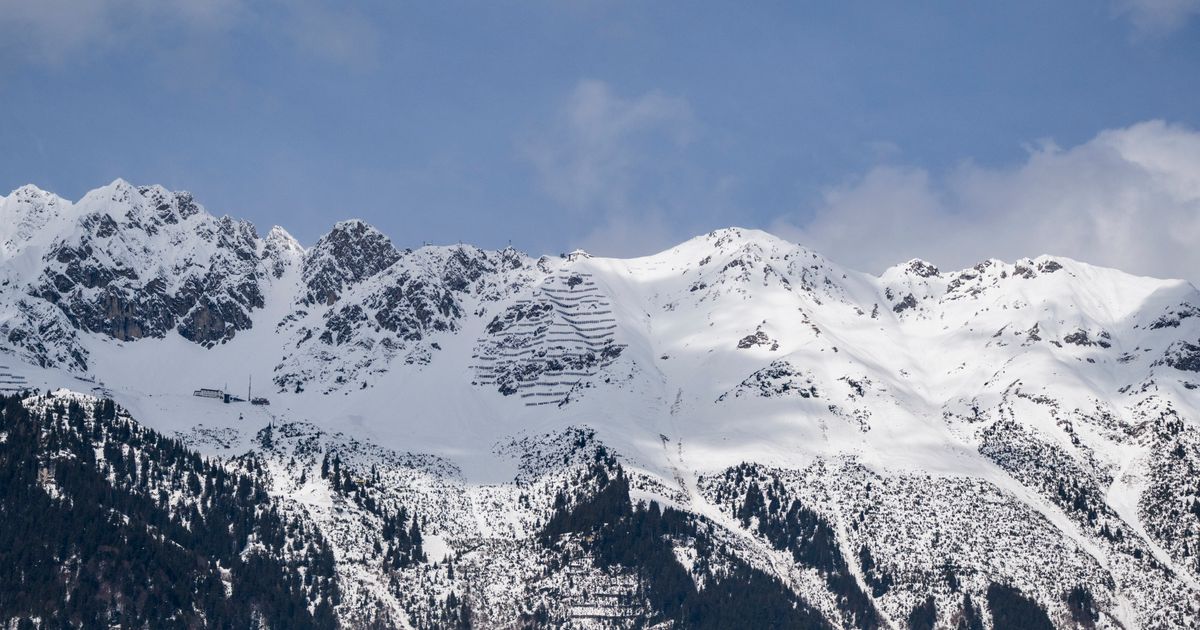 Gro-er-Lawinenabgang-auf-der-Nordkette-Hubschrauber-suchte-Gebiet-ab