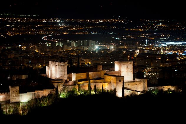 Die Festung Alhambra im spanischen Granada.
