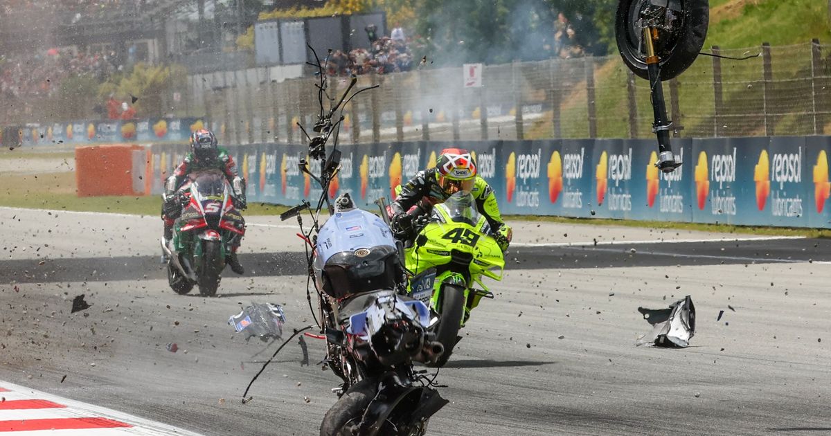 Grenzwertiges-MotoGP-Rennen-in-Barcelona-St-rze-Verletzungen-und-viele-Diskussionen