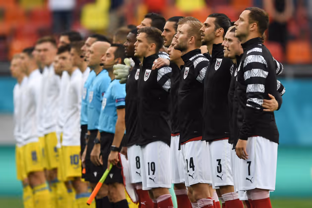 Österreichs Spieler nahmen für die Bundeshymne Aufstellung.