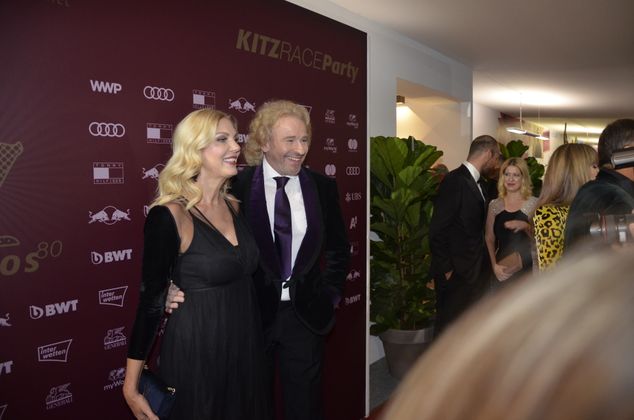 Thomas Gottschalk mit Freundin Karina Mroß am roten Teppich.