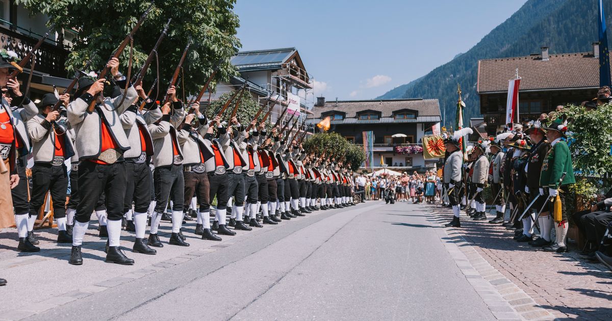Sch-tzen-zeigten-gro-auf-Die-besten-Bilder-vom-Regimentstreffen-im-Zillertal