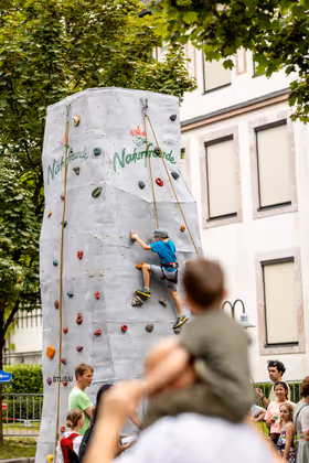 Auch für die kleinen Gäste gibt es jede Menge Spiele, Spaß und Abenteuer – das Kaiserfest ist wirklich ein Fest für die ganze Familie.