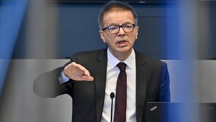 "Wir können Österreich unter keinen Glassturz stellen." Die Zugbrücken bleiben trotz Coronavirus unten, sagt der grüne Gesundheitsminister Rudolf Anschober.