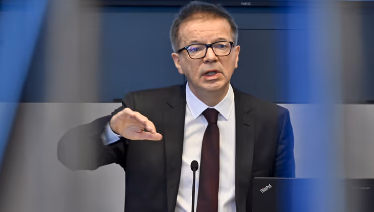 "Wir können Österreich unter keinen Glassturz stellen." Die Zugbrücken bleiben trotz Coronavirus unten, sagt der grüne Gesundheitsminister Rudolf Anschober.
