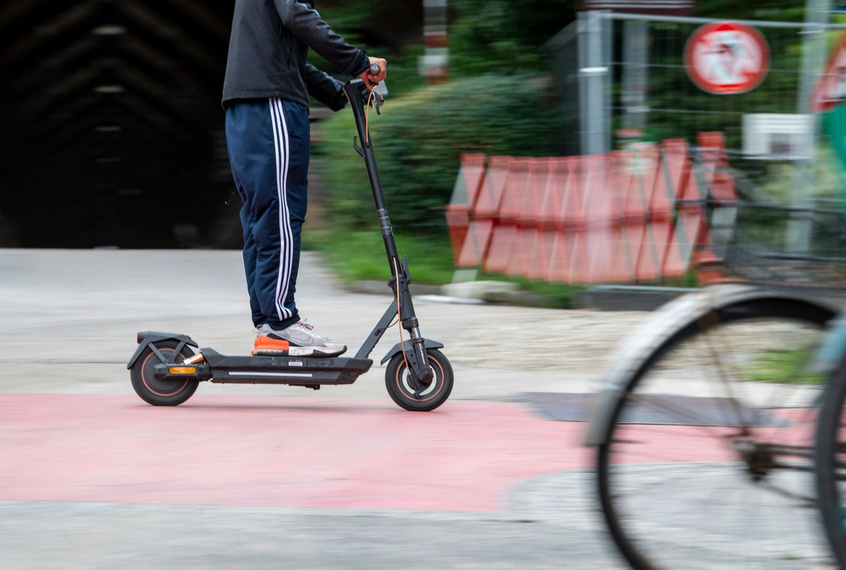 Riskantes Überholmanöver in Münster: Zwei Elfjährige nach E-Scooter-Unfall im Spital