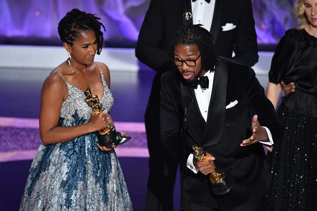 Karen Rupert Toliver (l) und Matthew A. Cherry  gewannen mit  "Hair Love" den Oscar für den besten animierten Kurzfilm.