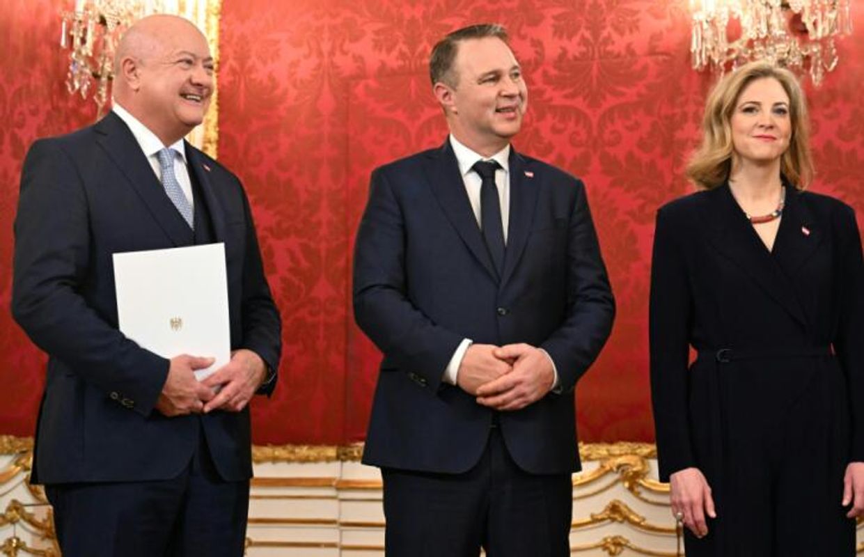 ÖVP arbeitet in Jahrbuch Regierungsbildung auf