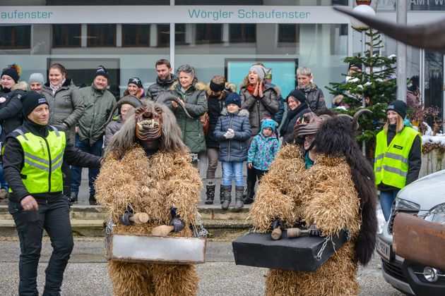 Wörgler Perchten besuchten das Stadtamt