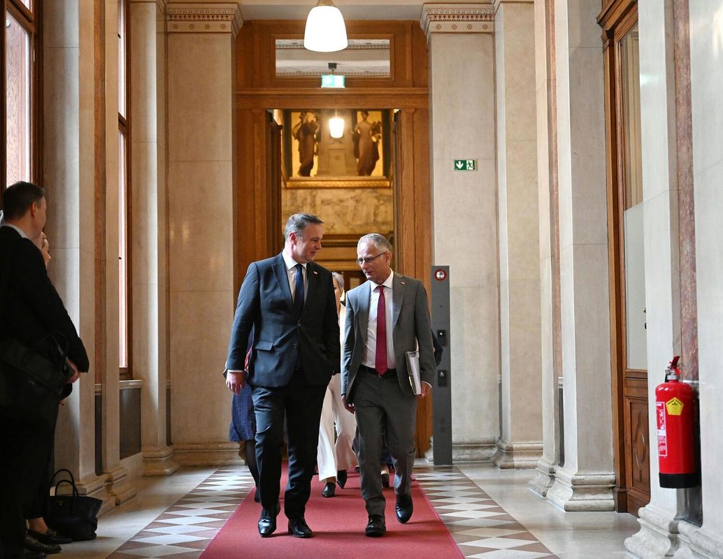 Regierung kürzt Kulturförderungen, Bundestheater bleiben ver