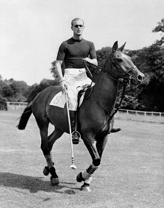1950: Philip beim Polospielen.