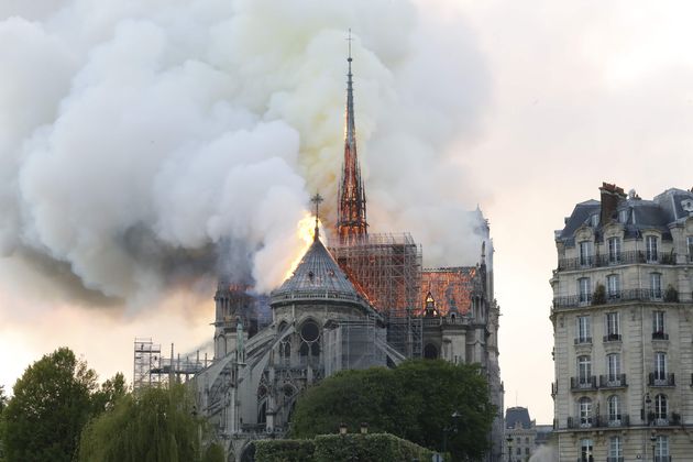 Notre-Dame wurde gerade renoviert, es wird vermutet dass der Brand mit den Bauarbeiten zu tun haben könnte.