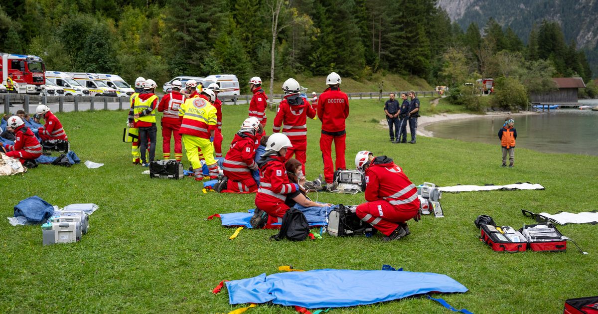 Gro-e-Katastrophen-Einsatz-bung-des-Roten-Kreuzes-in-Reutte