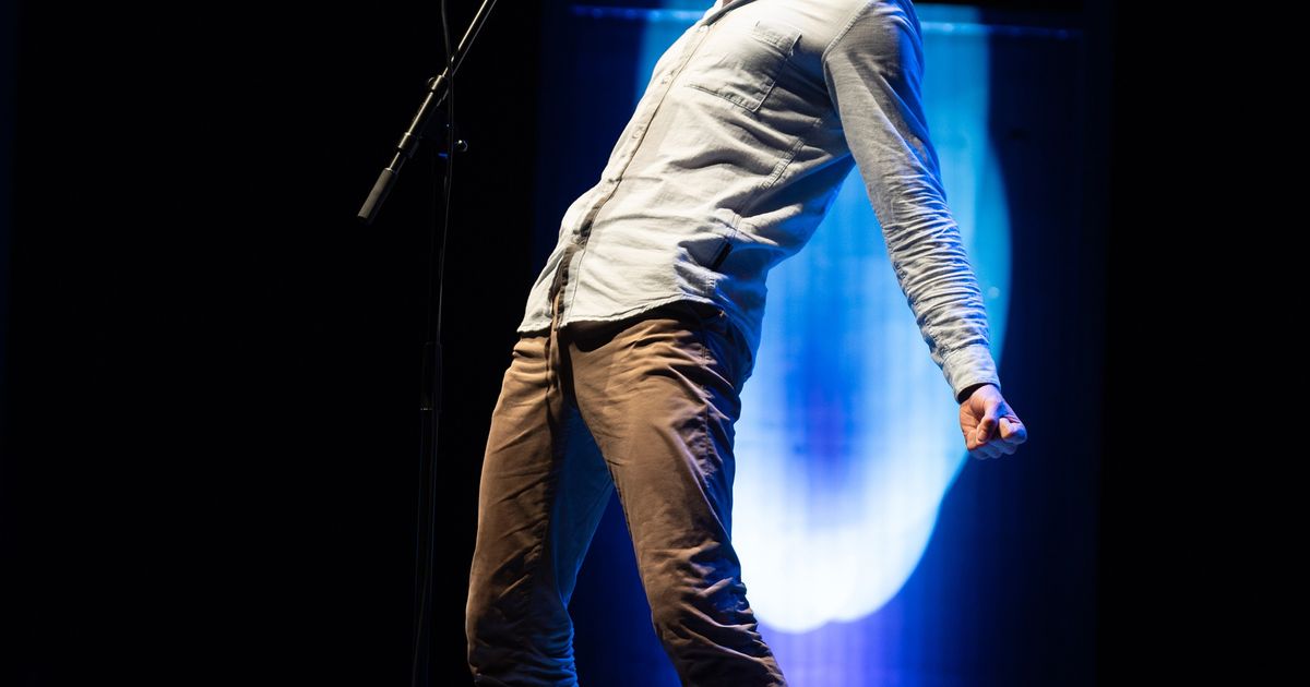 Wenn-das-Internet-Tirolerisch-spricht-Poetry-Jam-mit-Emil-Kaschka-und-BigAndBand