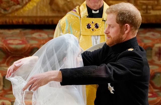 Erst Prinz Harry lüftet den Schleier.