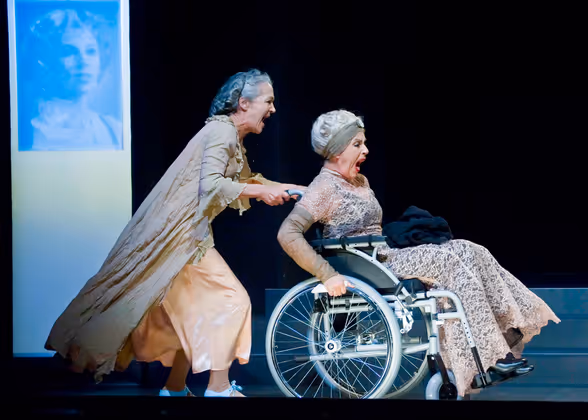 Mit Johanna Lindinger in „Was geschah wirklich mit Baby Jane?“
