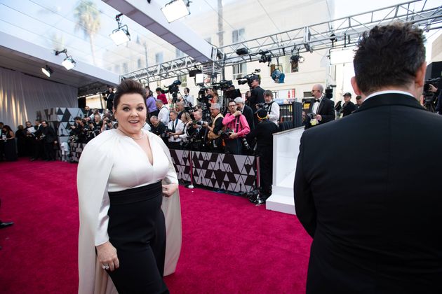 Der Look von Melissa McCarthy war eigentlich ganz cool. Aber was sollte das weiße bodenlange Cape? Ein plumper Versuch, futuristisch zu wirken.