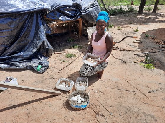 Mama Faith kümmert sich hauptsächlich um die Betreuung der Kinder. Auch sie lebt in dem Kinderdorf.