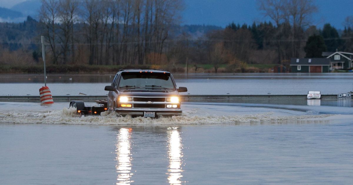 Schwere-berschwemmungen-in-Washington-100-Evakuierungen-30-Autobahnen-gesperrt