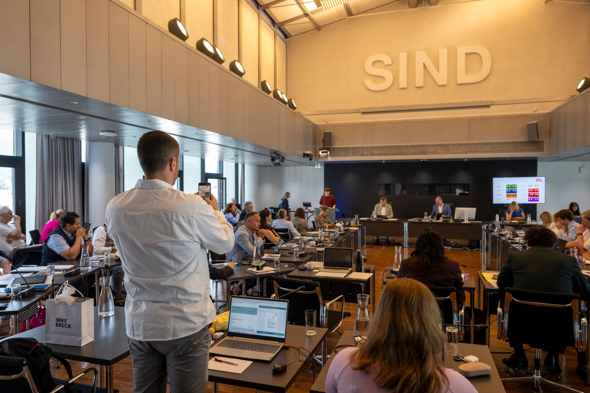 „Inszenierung“ und „Intransparenz“: Polit-Stil der Innsbrucker Stadtregierung in der Kritik