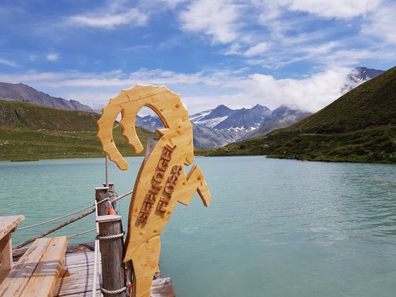 Europas höchst gelegene Floßfahrt am Rifflsee (Österreichs höchster Bergsee auf 2.232 Meter) im Pitztal.