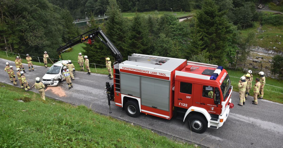 F-nf-Frauen-bei-Auto-berschlag-in-Brandberg-teils-schwer-verletzt