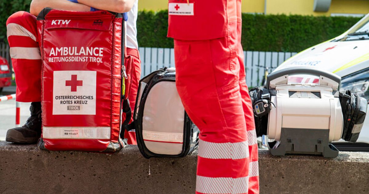 jugendliche-in-innsbruck-frontal-von-auto-erfasst-und-durch-luft-geschleudert