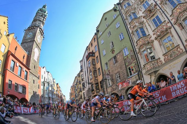 Die Strecke führte durch die Innsbrucker Altstadt vorbei am Stadtturm und dem Goldenen Dachl.